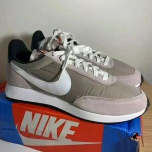 L131. NEW NIKE Air Tail Wind 79- Pomegranate/Black- US Men's 8.5/Women's 10